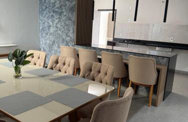 Casa completa acomoda até 10 hóspedes, 5 quartos, 4 camas casal e 2 solteiro - Foto 5