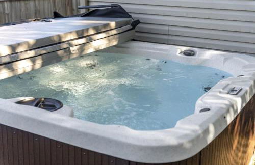 Hanford House w Hot Tub,Sauna,Bar - Photo 3