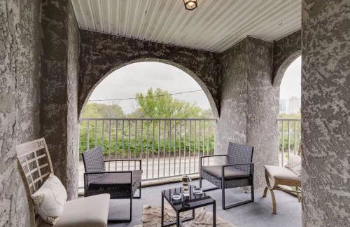 Beautiful 3 Bedroom- free parking 2M to Broadway - Foto 23