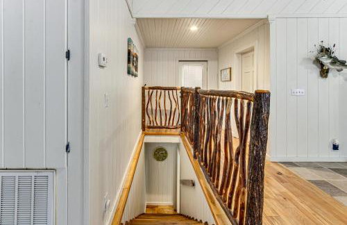 Tranquil Gantt Lake Home w/ Deck & Patio! - Foto 16