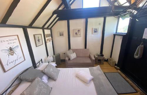 Windsor/Ascot/Bracknell beautiful barn - Photo 2