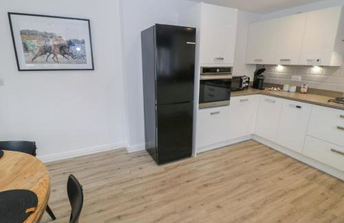 Silverstone Paddock Retreat - Photo 14