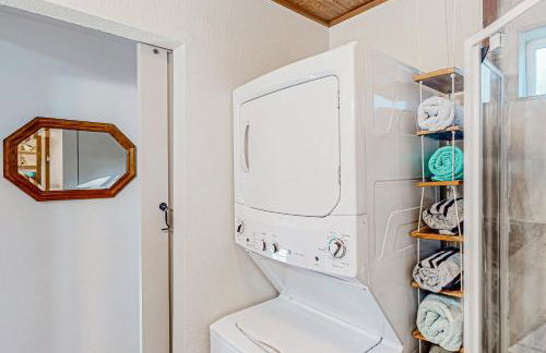 1BR Dog-Friendly Lakefront Cabin with Canoes - Foto 17