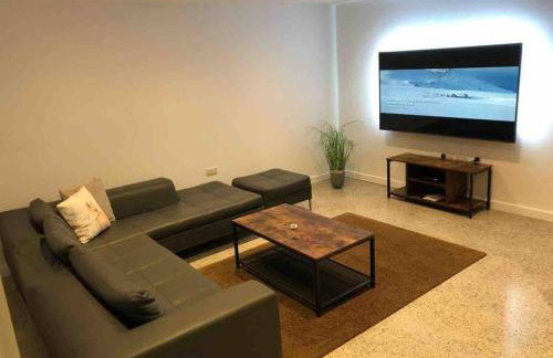 Priory House; sleeps 6-20 - Foto 26