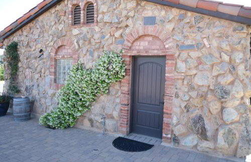 Casita Vino Dog-Friendly Vineyard Retreat & Stay - Photo 27