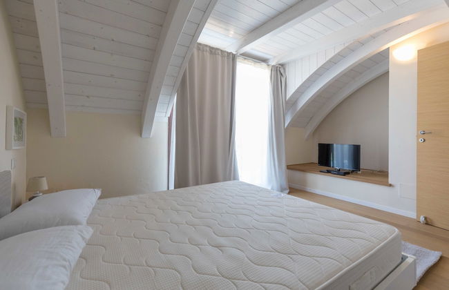 Tasso Apartments - Photo 6