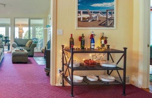 Bayfront Plymouth Gem with Sunroom, Steps to Shore! - Photo 8