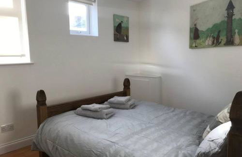 Lovely centrally located 2 bedroom flat in Southsea - Photo 3