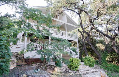 Remodeled Historic Lakefront Gem Overlooking Lake Travis and Jones Brothers Park *Great for Families and Groups* - Foto 24