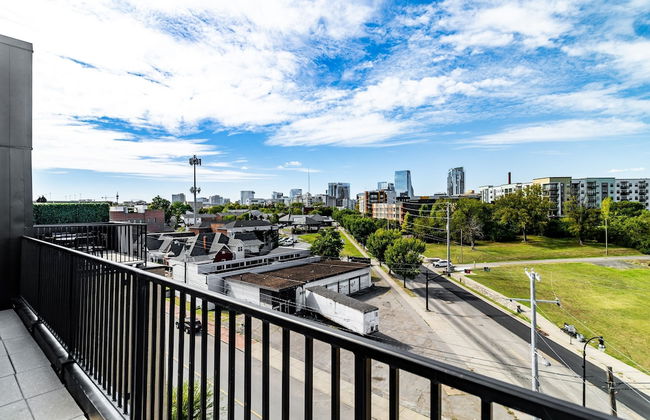 Lindsley by Avantstay Balcony Modern Design A Downtown Location - Photo 29