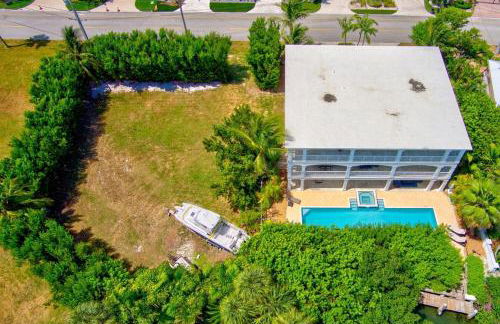 Oceanside Manor- Expansive Waterfront Pool Home, 30' Dock - Foto 56