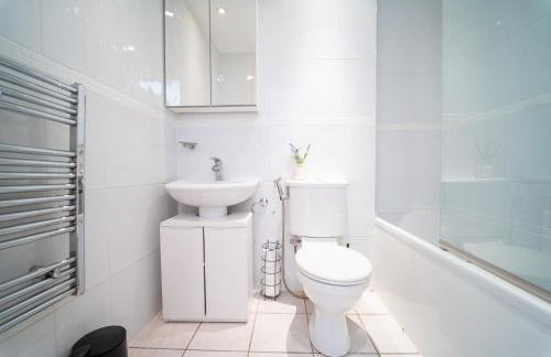 Cozy 2BR Apt in Greenwich, Near O2 Arena and Excel, Fast Wi-Fi, Free Parking, Excellent links Elizabeth and Southeastern Line - Foto 9