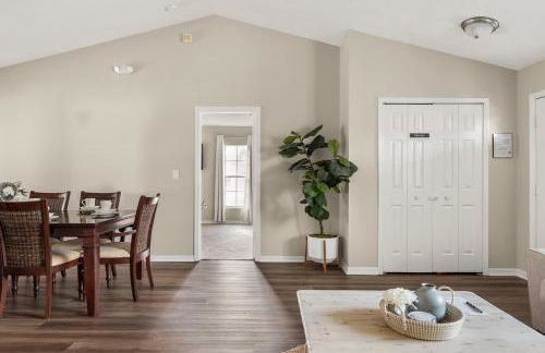 New Listing Pool and Game Room 4BR - Foto 8