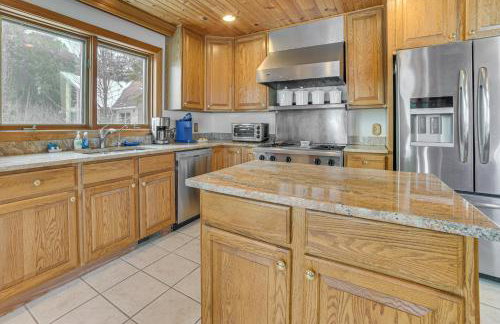 On-Site Trails and Private Beach! Lake Huron Retreat - Foto 7