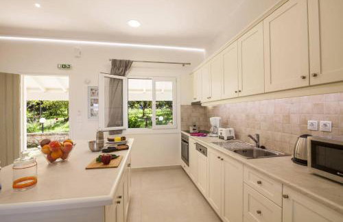 Villa Petra by Villa Plus - Photo 9