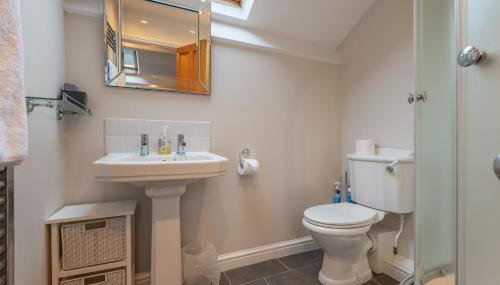 Sleeps 5 - 3 Bedrooms - walk to the square hosted Happy Valley cast - Foto 4