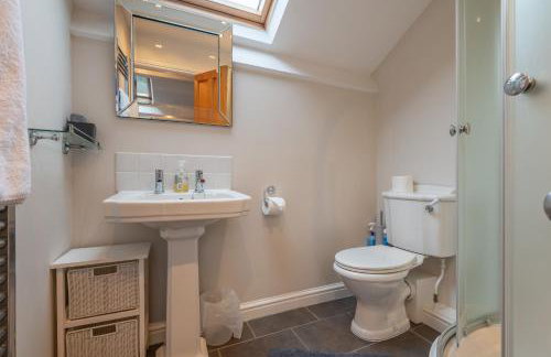 Sleeps 5 - 3 Bedrooms - walk to the square hosted Happy Valley cast - Foto 4