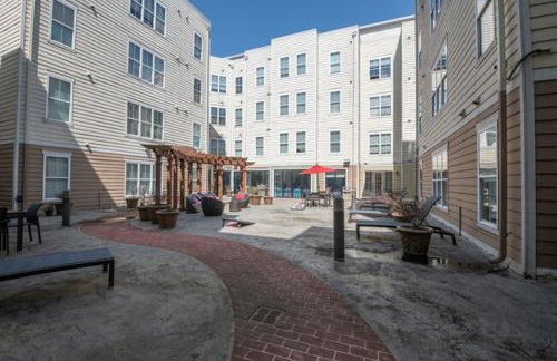 Contemporary 2BR2BA with Great Amenities - Foto 14