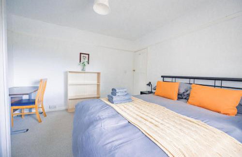 Cambridge North 3 Bedroom Family Home, Spacious Garden, BBQ & Parking - Foto 17