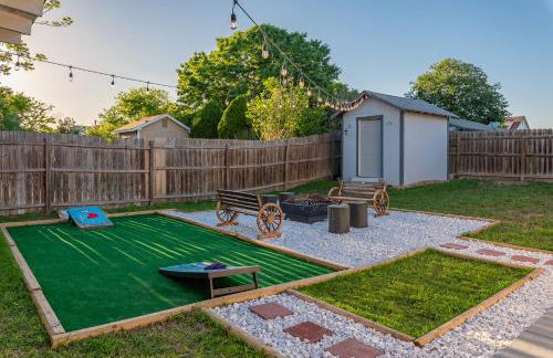 Luxury 5BR House with Pool by SeaWorld & Lackland - Foto 61