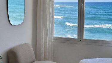 Modern beachfront apartment 2 Bdrm , incredible views - Foto 3