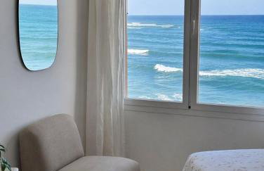 Modern beachfront apartment 2 Bdrm , incredible views - Foto 3