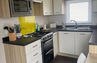 Luxury Holiday Home in Anderby Creek - Photo 3