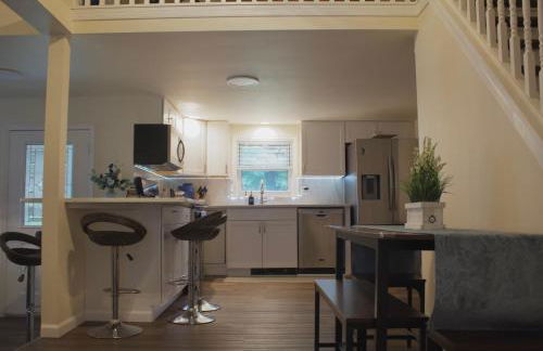 Cozy Pocono Home with a Hot Tub, Fire pit, Karaoke, Games and more! - Foto 2