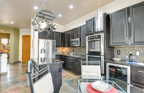 Luxe Couples Retreat with Pool and Outdoor Kitchen! - Foto 11