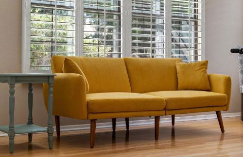 French Country Charm with Pool and Mountain Views - Foto 54