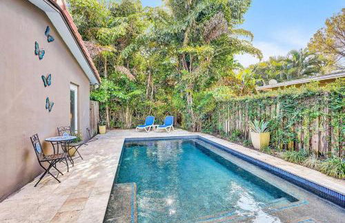 Heated pool, parking, 5 min walk to food and fun! - Foto 2