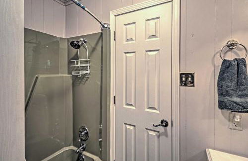 Secluded Edgemont Getaway with Huge Outdoor Deck! - Foto 18