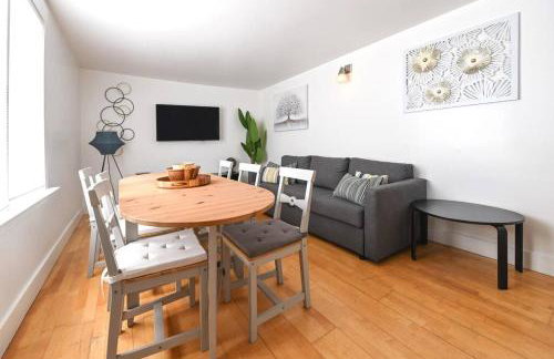 Front House 3 bedroom flat nice street, walk to BART, shops - Photo 11