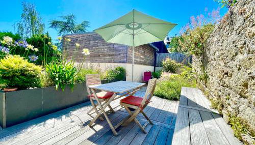 300 m Plage et Centre Ville - Parking Privatif et Gratuit sur Place - Terrasse Bois - Foto 5, Garden, sunbed, Garden view