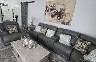 Pool house Best location in Wesley Chapel - Photo 69