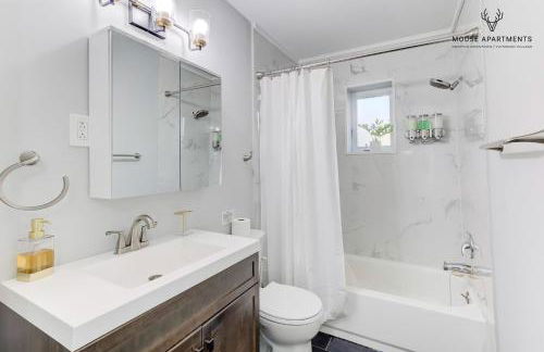 The Moose #6 - Modern Luxe Studio with Free Parking & King Bed - Foto 18