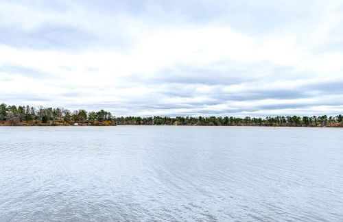 Dock, Deck and View Lakefront Chippewa Falls Studio - Foto 22