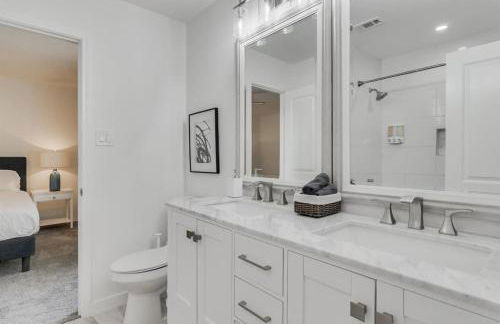 Luxury Home with 5 Bedrooms and Private Pool - Foto 34