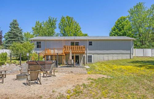 Pet Friendly 3BR 3BA Home near Traverse City with Game Room and Fenced Yard - Foto 18