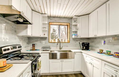 Mtn-View Deck and Grill Creekside Catskills Cabin! - Foto 9