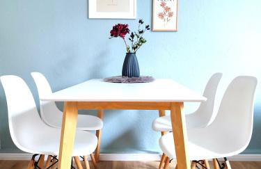 Flair-Apartments 'Apartment nähe Schlosspark', 300 m Bahnhof, Innenstadt Bad Salzuflen Stadtteil Schötmar, für Urlaub oder Geschäftsreise, separater Eingang, 24 Std Check-in,WLAN, Streaming-Fernseher, Küche, Regendusche, Doppelbett, 2 Schlafsofa - Foto 3