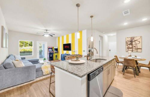 3BR Family Suite with Games & Pool - Foto 26