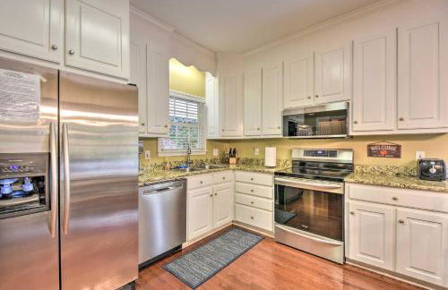 Lake Keowee Escape with Dock, Deck and Lake Access! - Foto 9