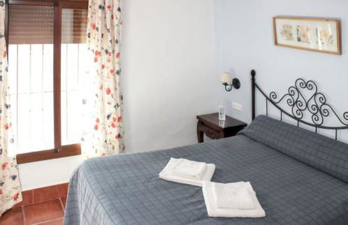 Comfortable House in Estepa with Shared Pool - Photo 5