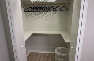 The Blue House- Backyard, grill, pets welcome - Foto 35