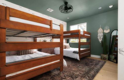 Heated Pool, Game Room, Outdoor Movies, Mins to Downtown, Sleeps 14 - Foto 30