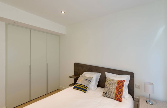 Luxury Modern Apartment With Exceptional Views! Hosted by Sweetstay - Photo 10