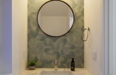 Steps to Alki Beach with Water Views Rooftop deck - Foto 19