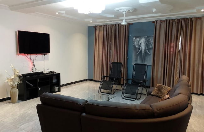 1 Bed Apartment Sleeps 2 - Parking, Garden, Wifi - Photo 9