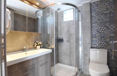 Melia Luxury Suite with pool - Photo 34